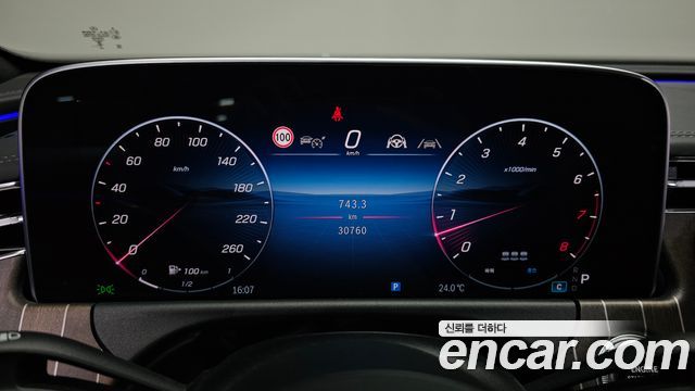 Mercedes-Benz E-Class 2024 — photo 11