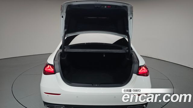 Mercedes-Benz E-Class 2024 — photo 37