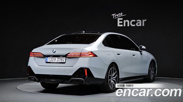 BMW 5-Series 2025 — photo 2