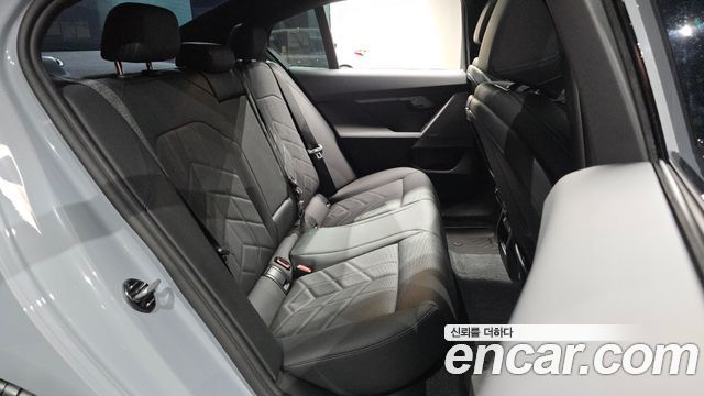 BMW 5-Series 2025 — photo 17