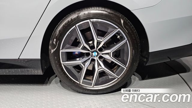 BMW 5-Series 2025 — photo 7