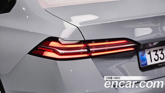 BMW 5-Series 2025 — photo 9