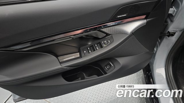 BMW 5-Series 2025 — photo 14