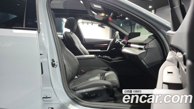 BMW 5-Series 2025 — photo 16
