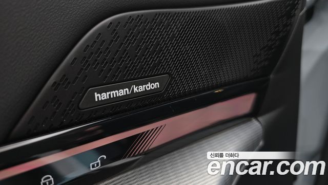 BMW 5-Series 2025 — photo 28