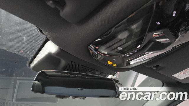 BMW 5-Series 2025 — photo 32