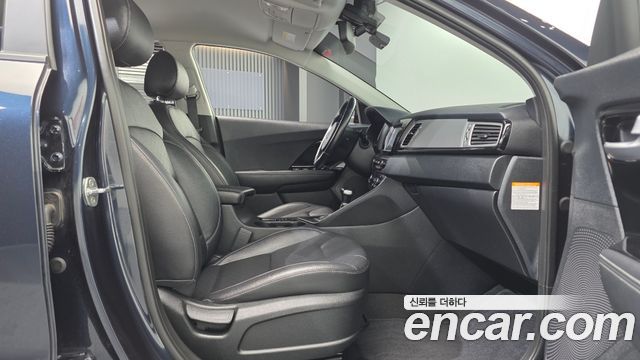 Kia Niro 2018 — photo 16