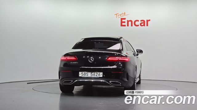 Mercedes-Benz E-Class 2018 — photo 4