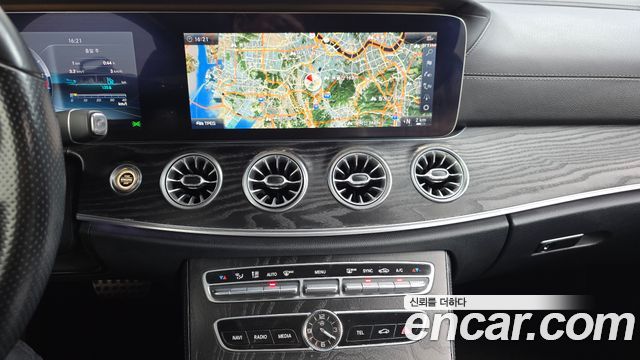 Mercedes-Benz E-Class 2018 — photo 12