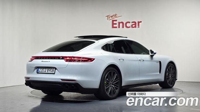 Porsche Panamera 2018 — photo 2