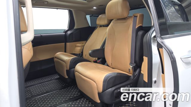 Kia Canival 2021 — photo 16