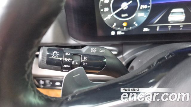 Kia Canival 2021 — photo 28