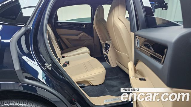 Porsche Cayenne 2023 — photo 17