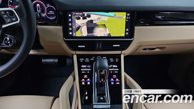 Porsche Cayenne 2023 — photo 18