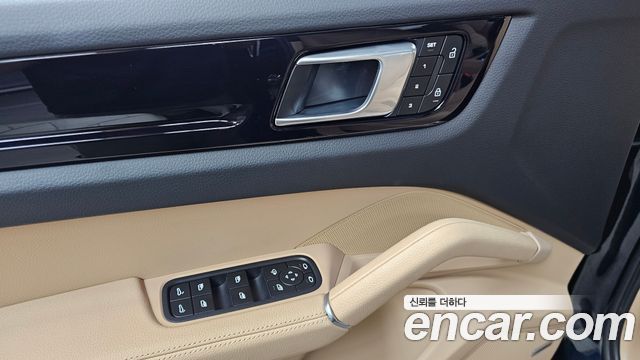 Porsche Cayenne 2023 — photo 26