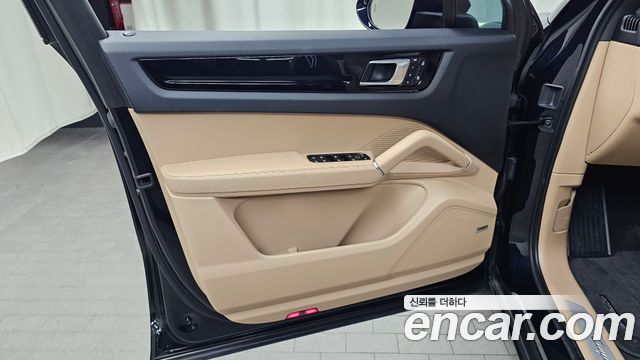 Porsche Cayenne 2023 — photo 14