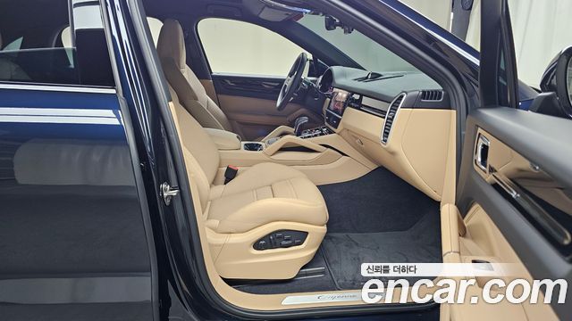 Porsche Cayenne 2023 — photo 16