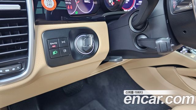 Porsche Cayenne 2023 — photo 28
