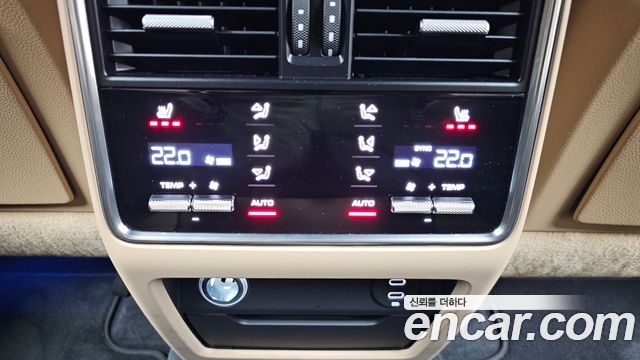 Porsche Cayenne 2023 — photo 31