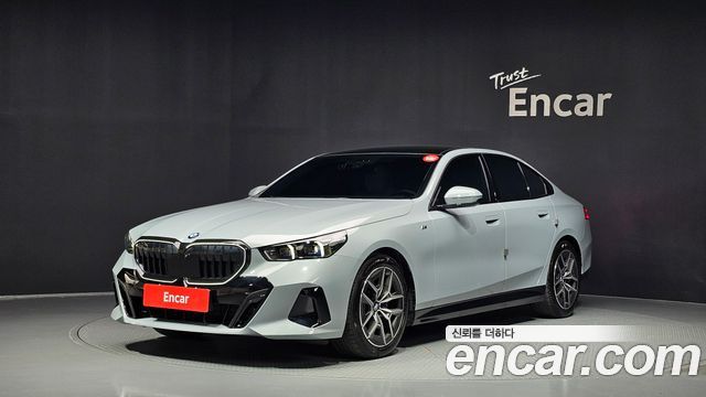 BMW 5-Series 2025 — photo 1