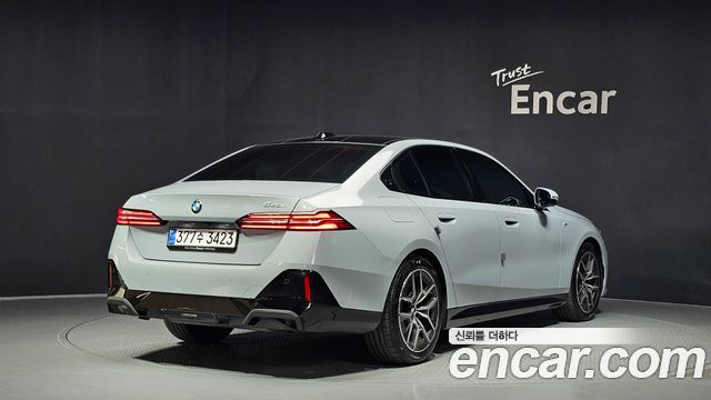 BMW 5-Series 2025 — photo 2