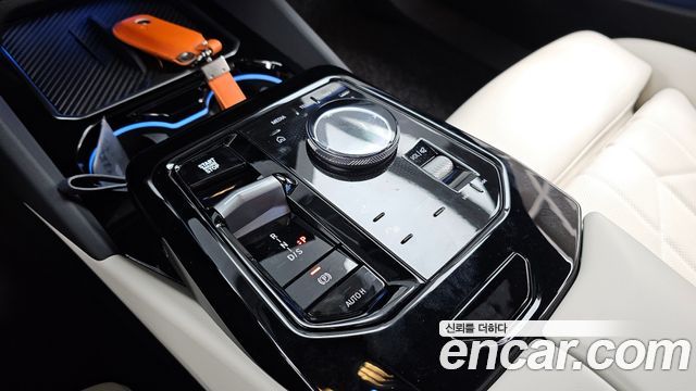 BMW 5-Series 2025 — photo 9