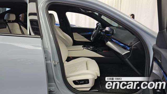 BMW 5-Series 2025 — photo 11