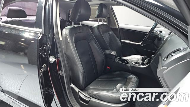 Kia K5 2011 — photo 11