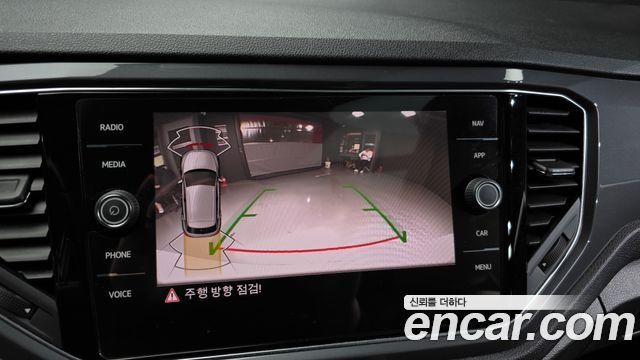 Volkswagen T-Roc 2022 — photo 21