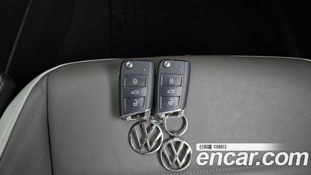 Volkswagen T-Roc 2022 — photo 31