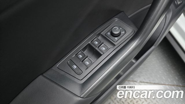 Volkswagen T-Roc 2022 — photo 32