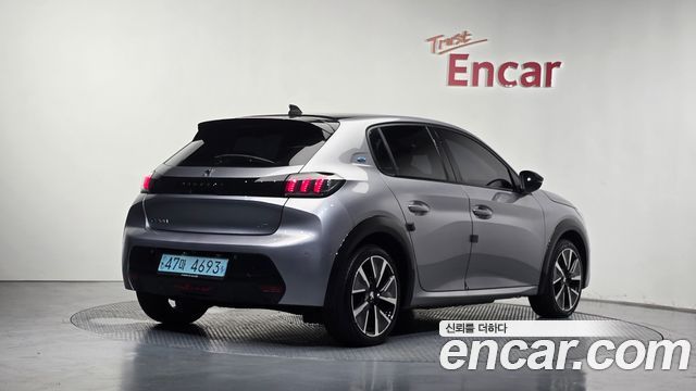 Peugeot 208 2022 — photo 2