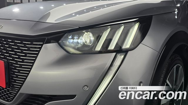 Peugeot 208 2022 — photo 8