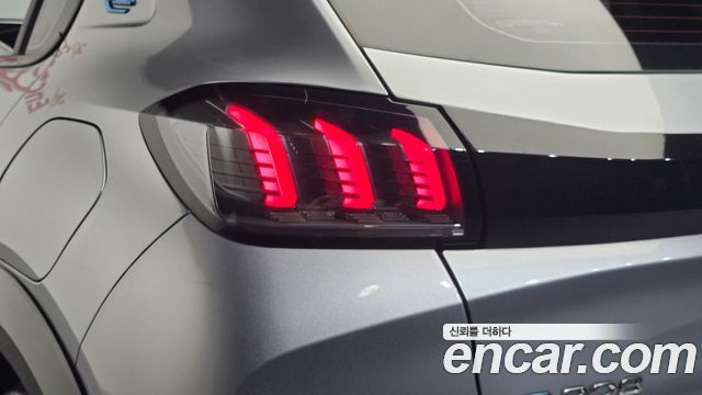 Peugeot 208 2022 — photo 9