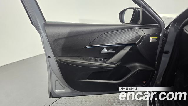 Peugeot 208 2022 — photo 14