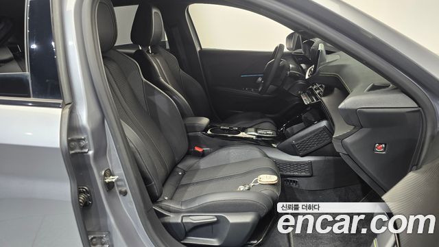 Peugeot 208 2022 — photo 16