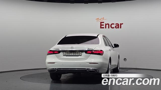 Mercedes-Benz E-Class 2021 — photo 4