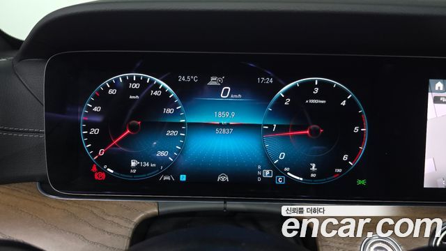 Mercedes-Benz E-Class 2021 — photo 11