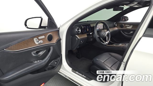 Mercedes-Benz E-Class 2021 — photo 13