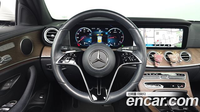 Mercedes-Benz E-Class 2021 — photo 19