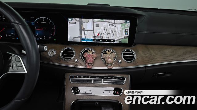 Mercedes-Benz E-Class 2021 — photo 20