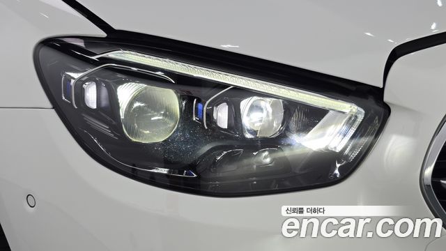 Mercedes-Benz E-Class 2021 — photo 8