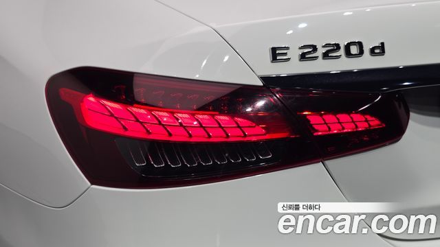 Mercedes-Benz E-Class 2021 — photo 9
