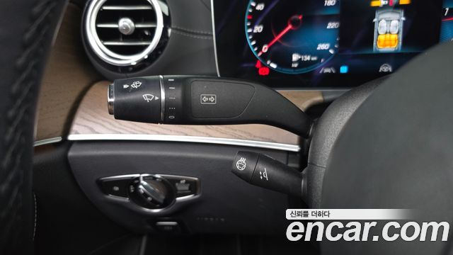 Mercedes-Benz E-Class 2021 — photo 30