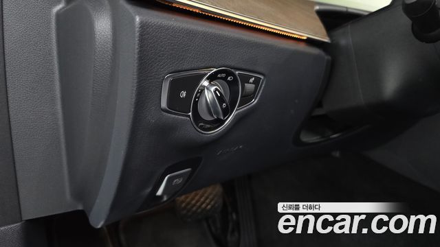 Mercedes-Benz E-Class 2021 — photo 31