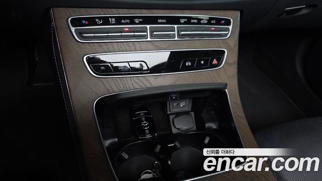 Mercedes-Benz E-Class 2021 — photo 32