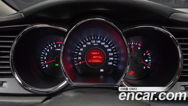 Kia K5 2011 — photo 8