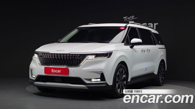 Kia Canival 2023 — photo 1