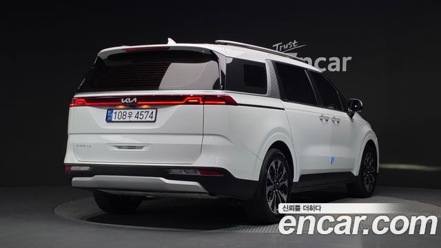 Kia Canival 2023 — photo 2
