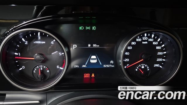 Kia Canival 2023 — photo 8